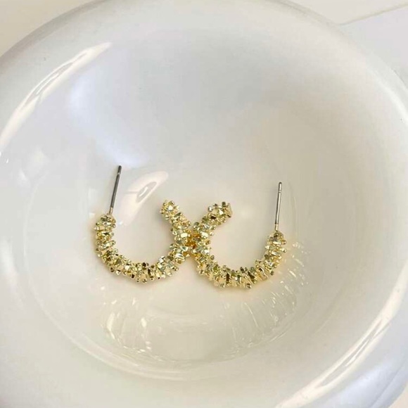 DAZY Textured Metal Cuff Hoop Earrings - Picture 9 of 9